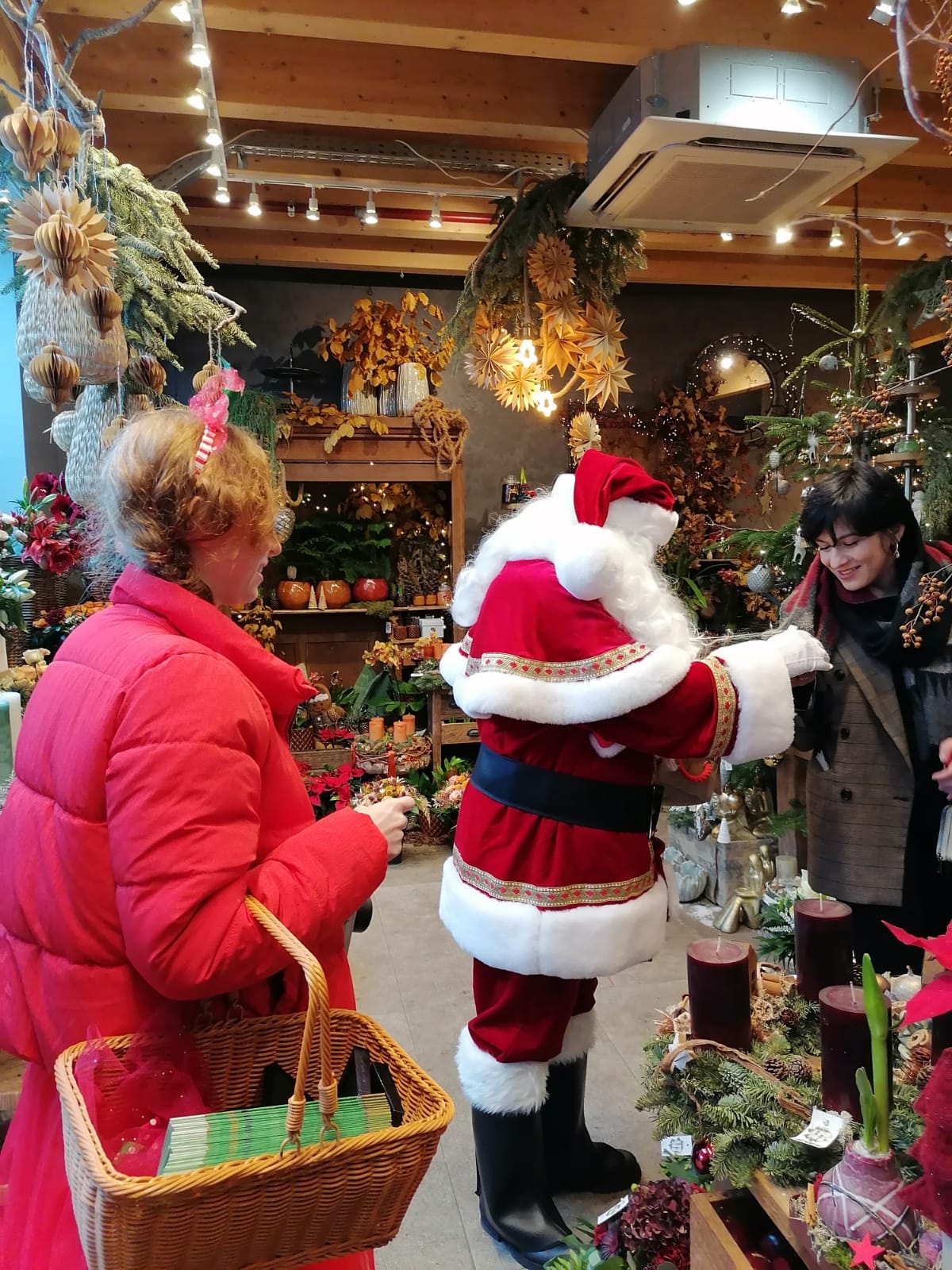 Santa Claus and his Elf at Laangwiss 1
